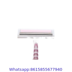 Three Blade Razor Stainless Steel Blade with Lubricating Strip Triple Blade Disposable Razor